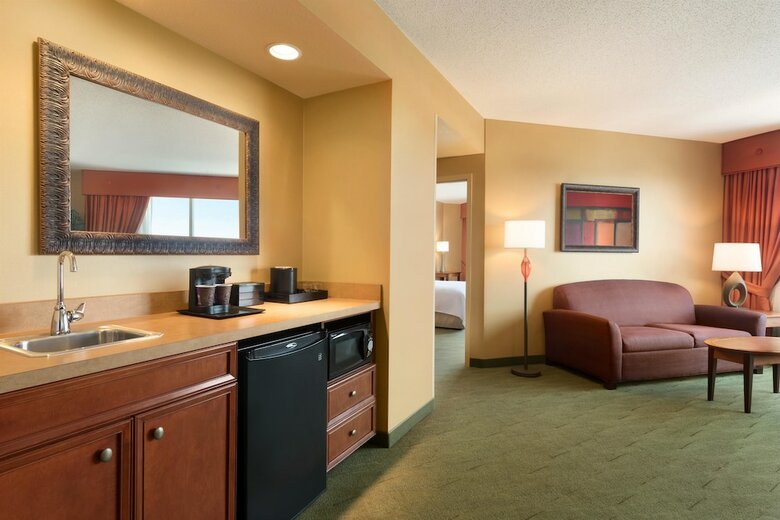 Hotel Embassy Suites By Hilton E Peoria Riverfront Conf Center