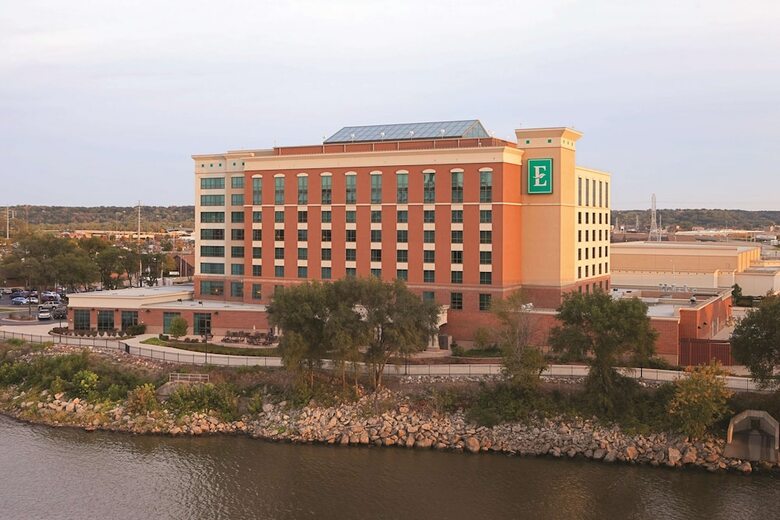 Hotel Embassy Suites By Hilton E Peoria Riverfront Conf Center