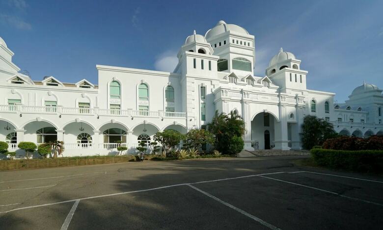 Hotel Empire Pacific Castle