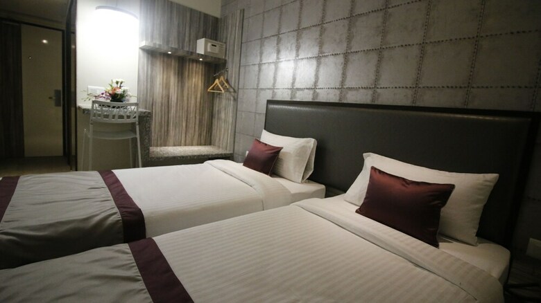 7 Apple Hotel Vadodara