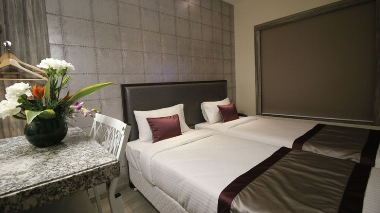 7 Apple Hotel Vadodara