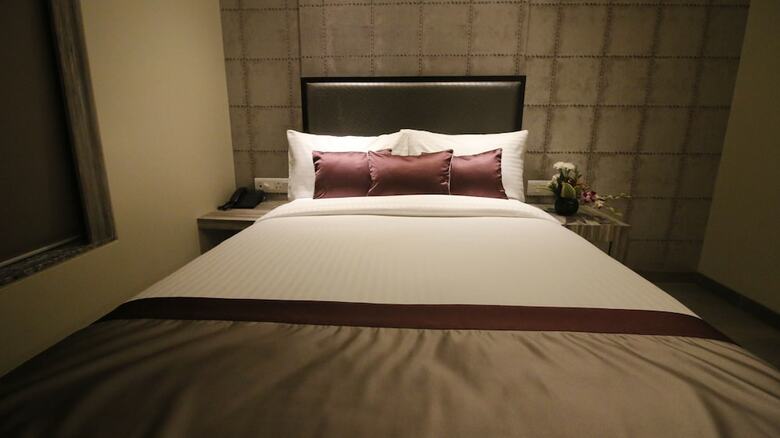 7 Apple Hotel Vadodara