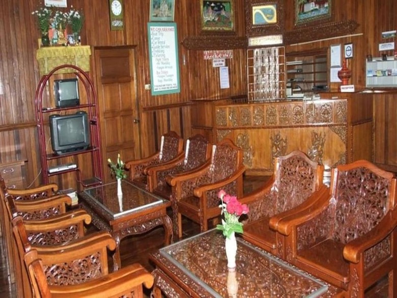 Hostal Nanda Wunn Hotel