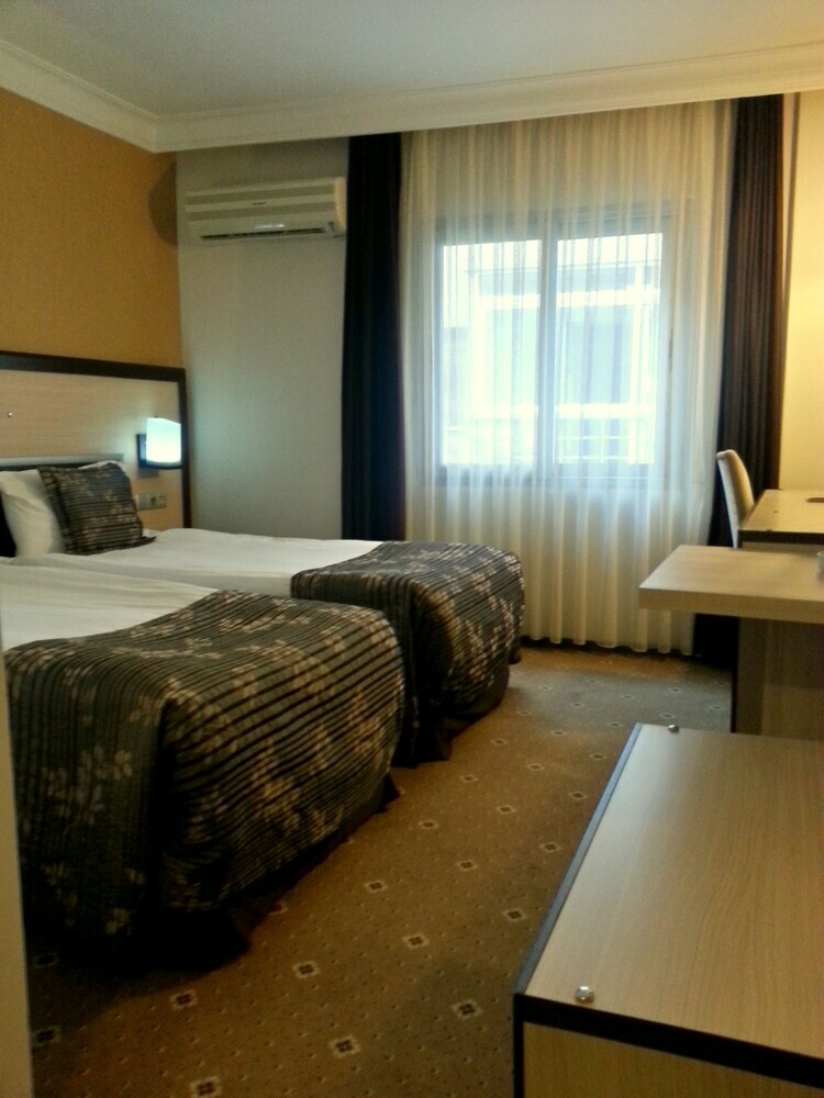 Ismira Hotel