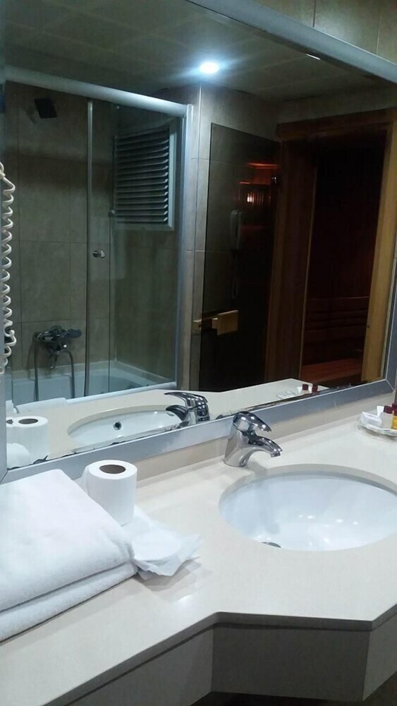 Ismira Hotel
