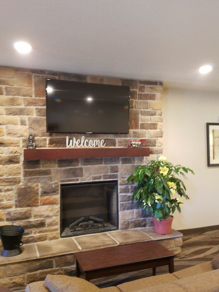 Cobblestone Hotel & Suites - Greenville
