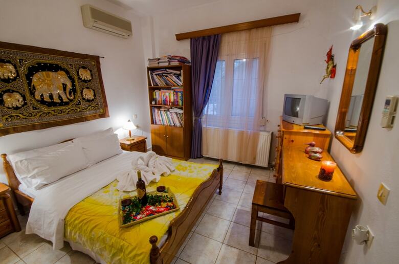 Tzaneria Apartments