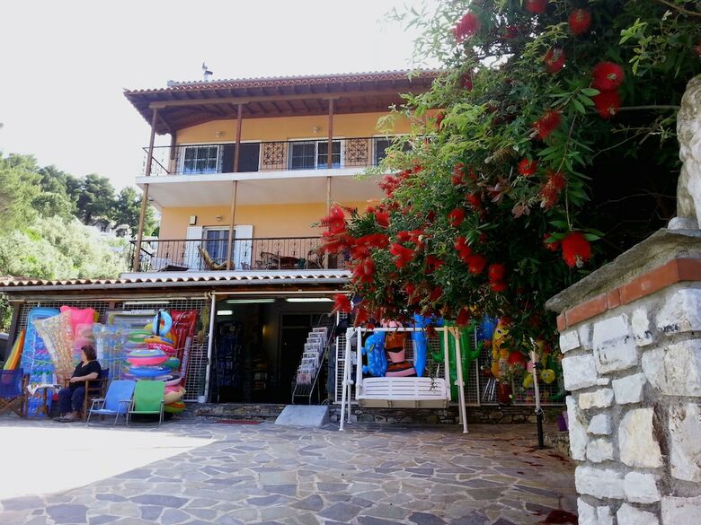 Tzaneria Apartments