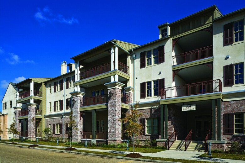 Carriage House Hotel