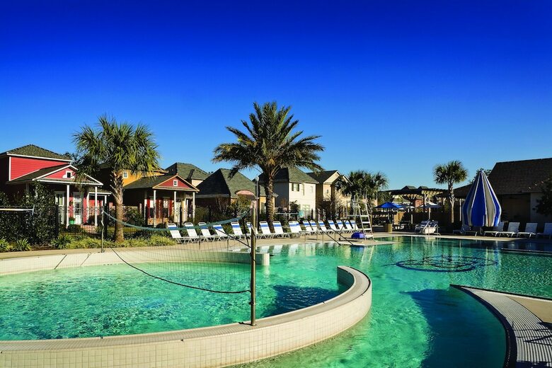 Carriage House Hotel
