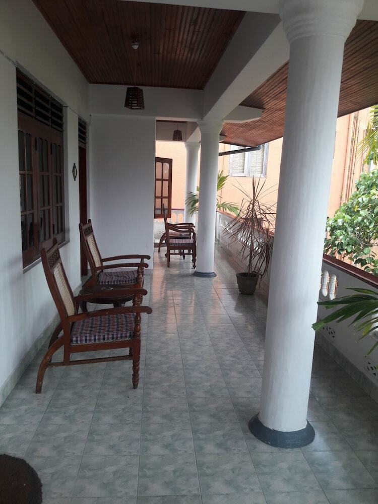 Hotel Happy Night & Restaurant