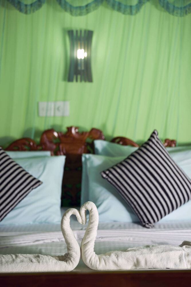 Hotel Happy Night & Restaurant