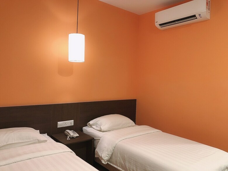 Hotel Golden Peak Inn