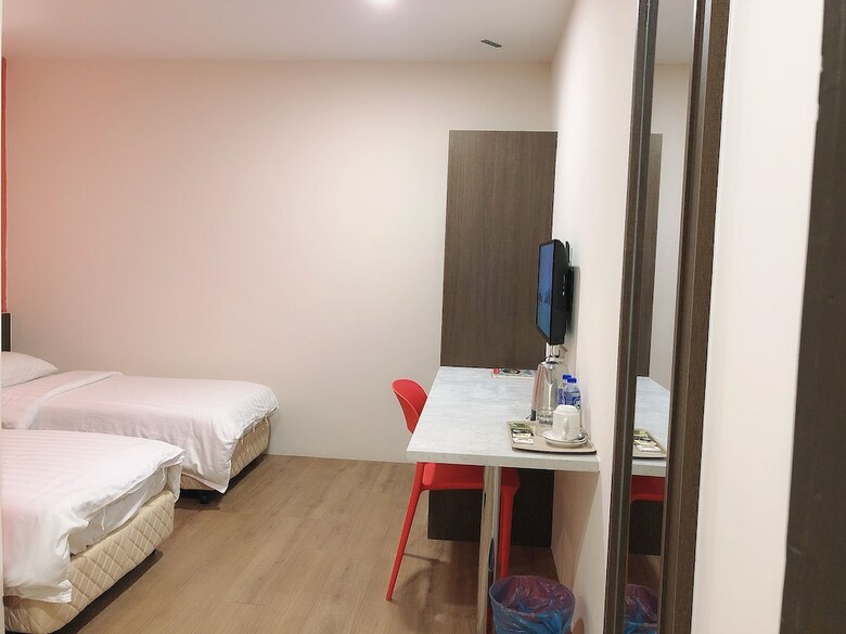 Hotel Golden Peak Inn