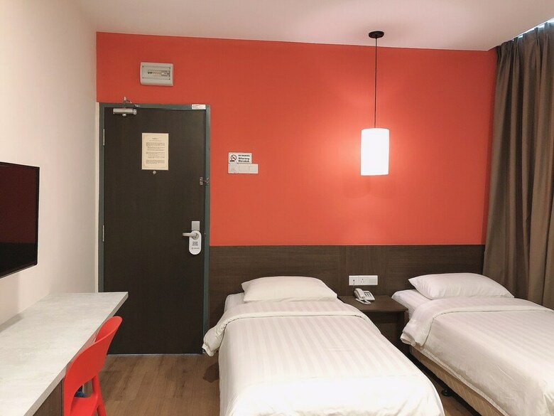 Hotel Golden Peak Inn
