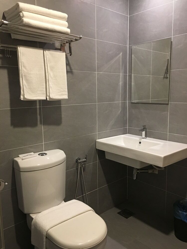 Hotel Golden Peak Inn