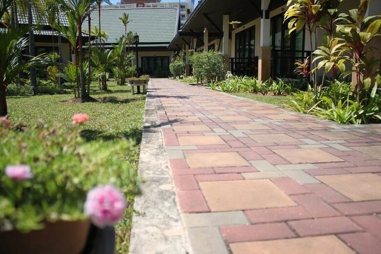 Hotel Airport Resort & Spa
