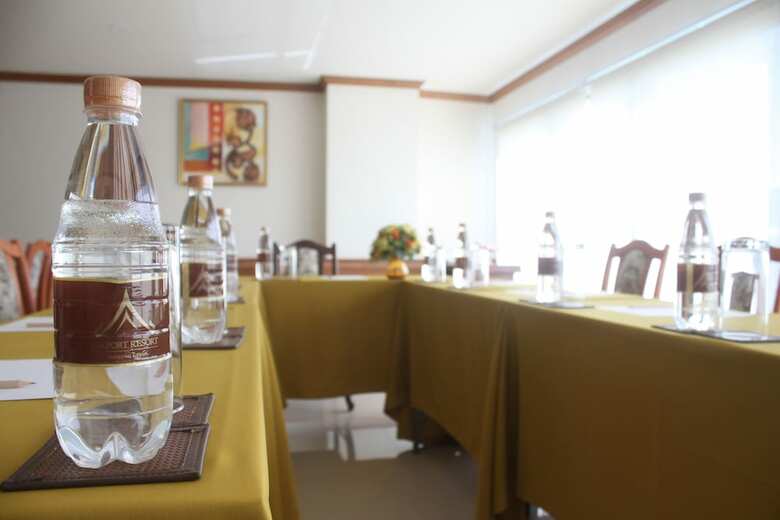 Hotel Airport Resort & Spa