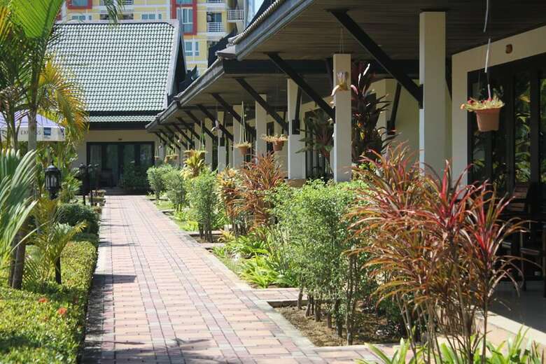 Hotel Airport Resort & Spa