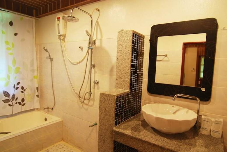 Hotel Lanta Nature Beach Resort