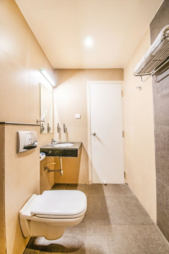 Fabhotel Royal Castle Gandhipuram