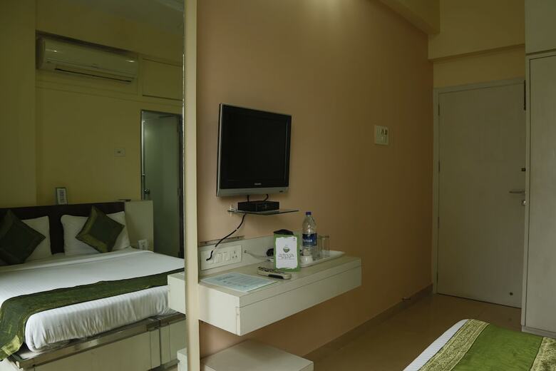 Hotel Seven Serviced Apartment Bandra