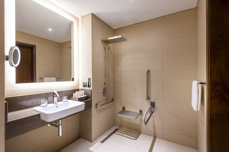 Hotel Crowne Plaza Muscat Ocec