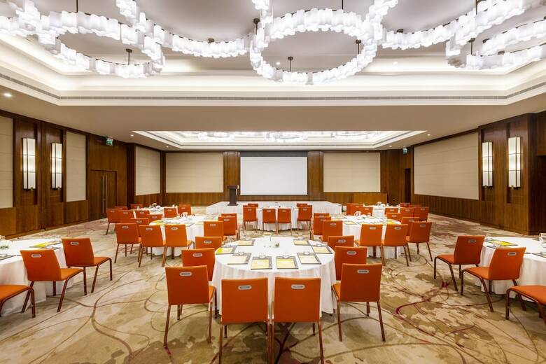 Hotel Crowne Plaza Muscat Ocec