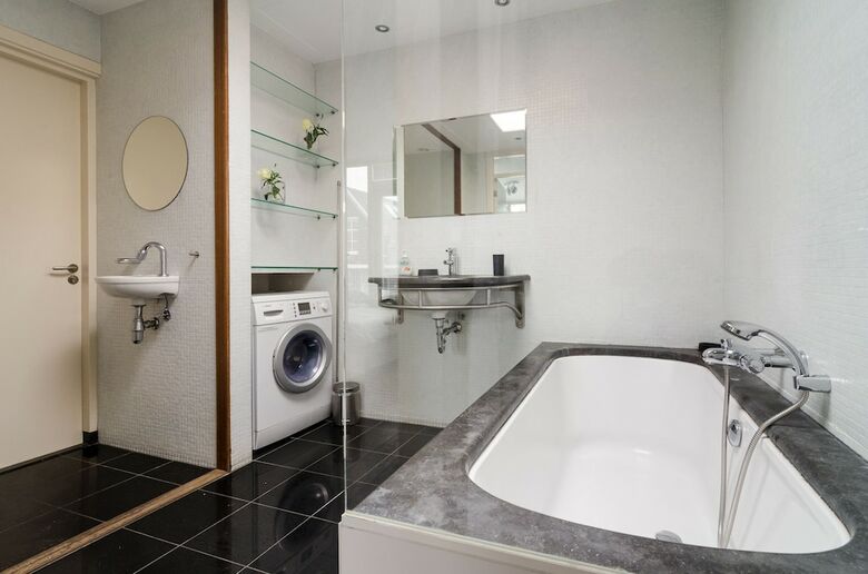 Marnix Apartments