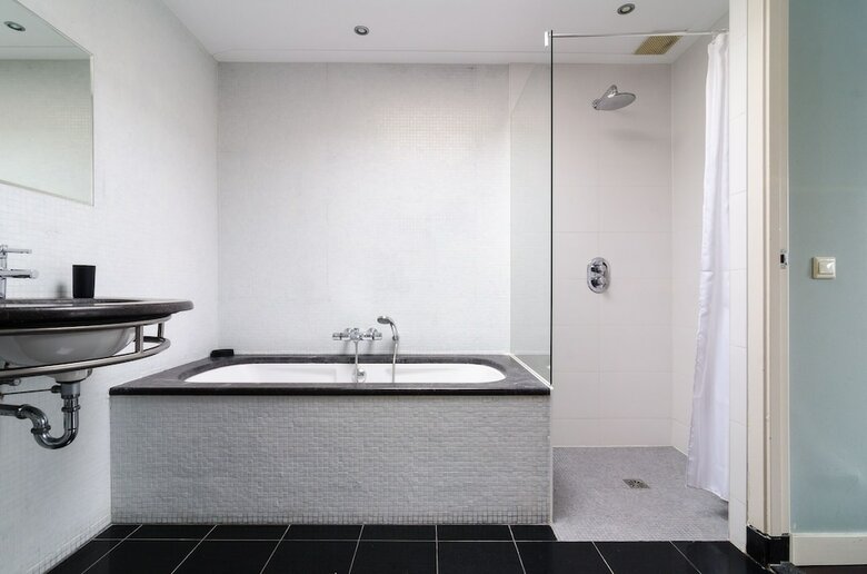 Marnix Apartments