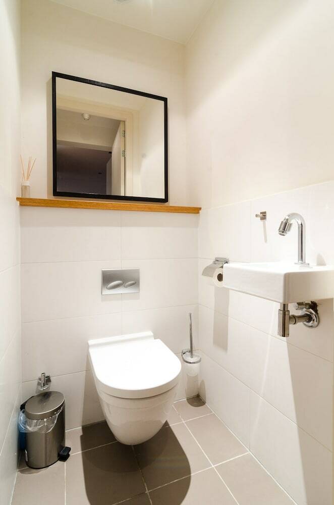 Marnix Apartments