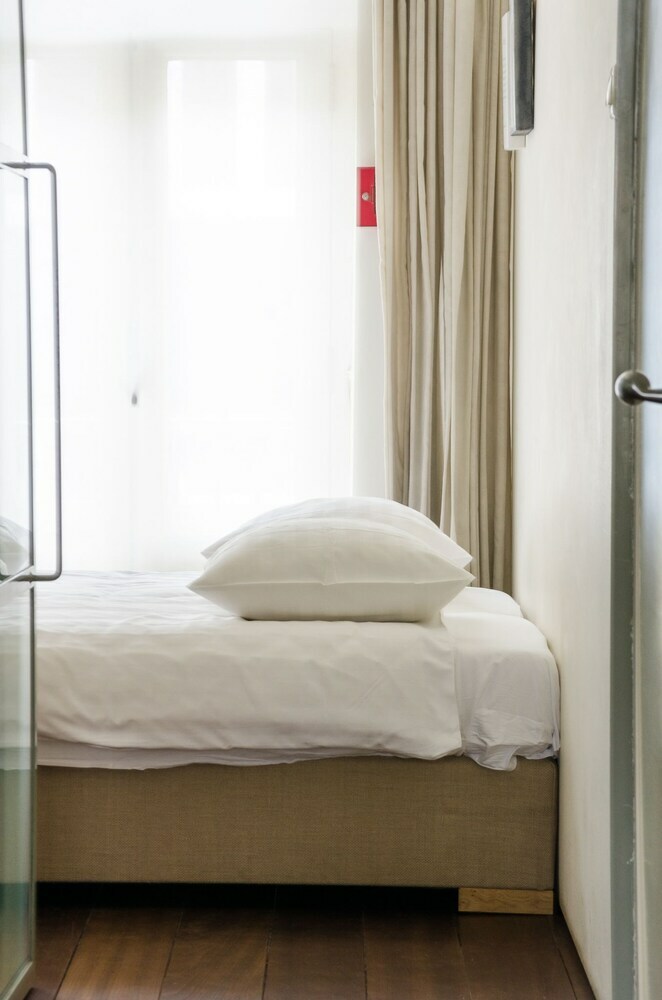 Marnix Apartments