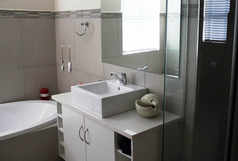6 Sea Diamond Self Catering