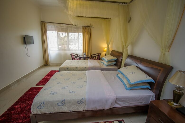 Reinah Tourist Hotel