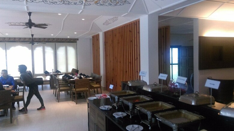 Hotel Khuru Resort