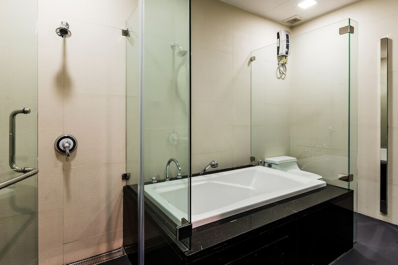 Hotel The Fah Silom