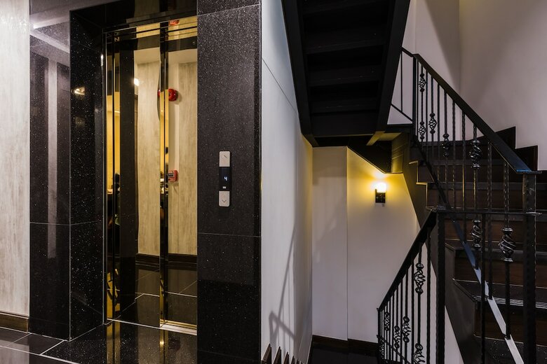Hotel The Fah Silom