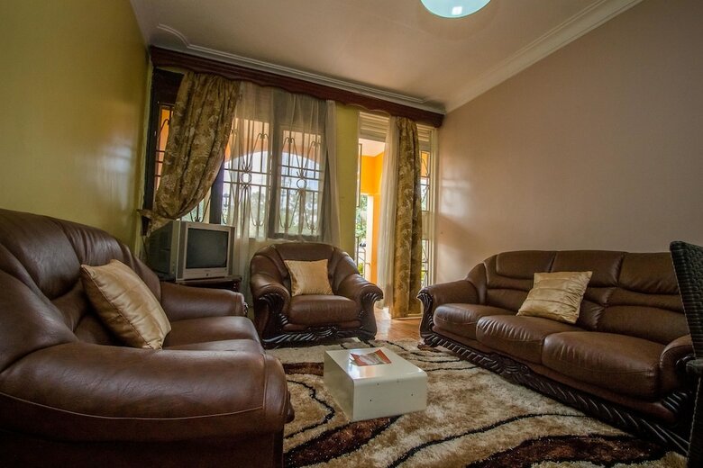 Hotel Crystal Suites And Apartments