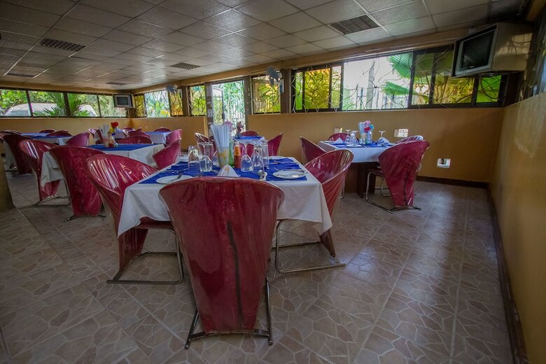 Hotel Crystal Suites And Apartments