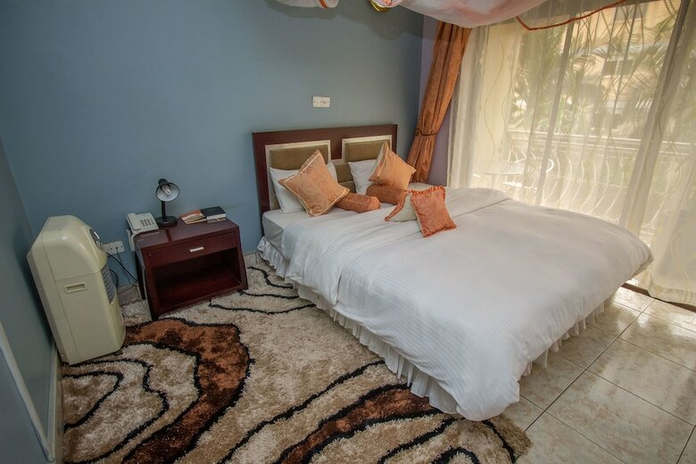 Hotel Crystal Suites And Apartments