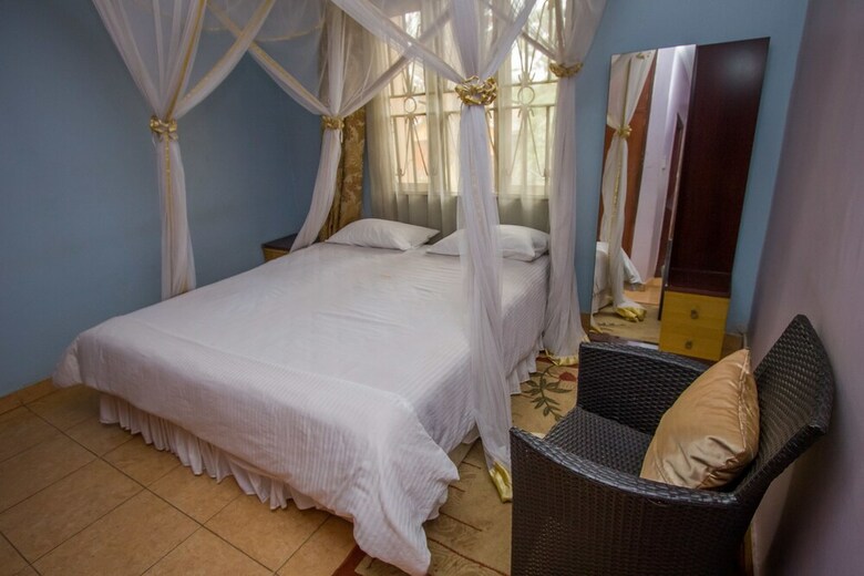 Hotel Crystal Suites And Apartments