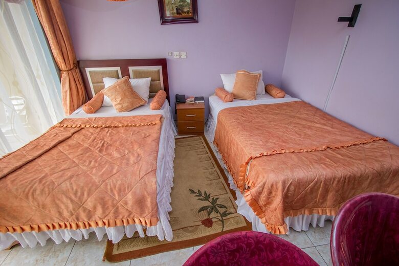 Hotel Crystal Suites And Apartments