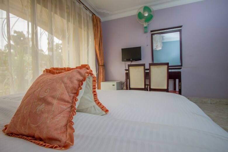 Hotel Crystal Suites And Apartments