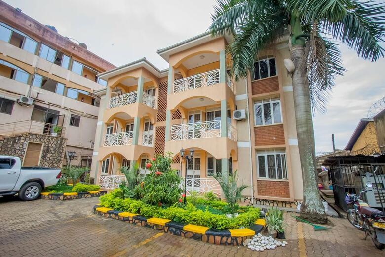Hotel Crystal Suites And Apartments