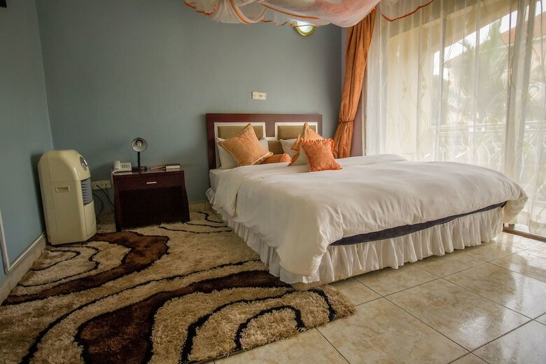 Hotel Crystal Suites And Apartments