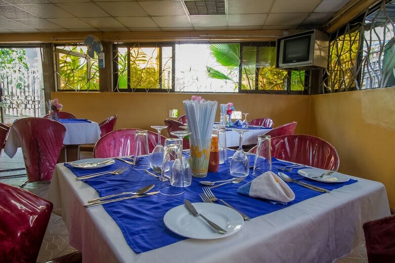 Hotel Crystal Suites And Apartments
