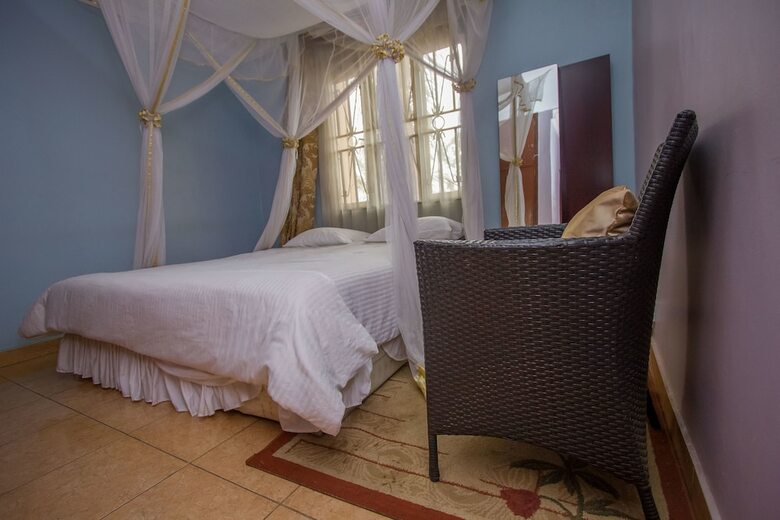 Hotel Crystal Suites And Apartments