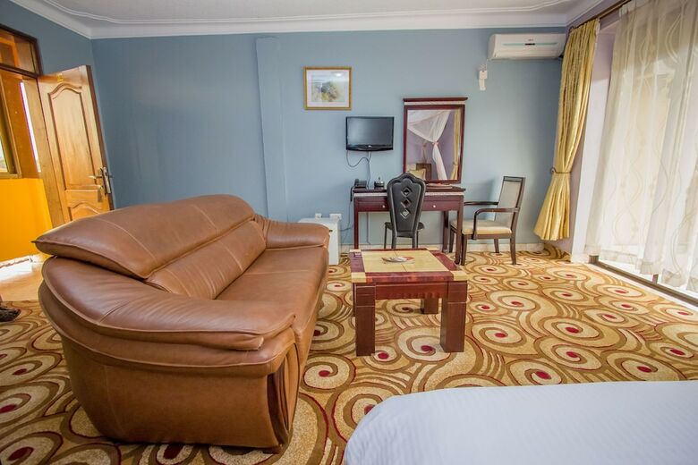 Hotel Crystal Suites And Apartments