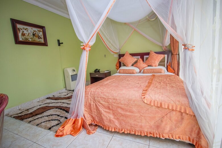 Hotel Crystal Suites And Apartments