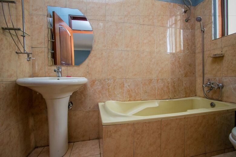 Hotel Crystal Suites And Apartments